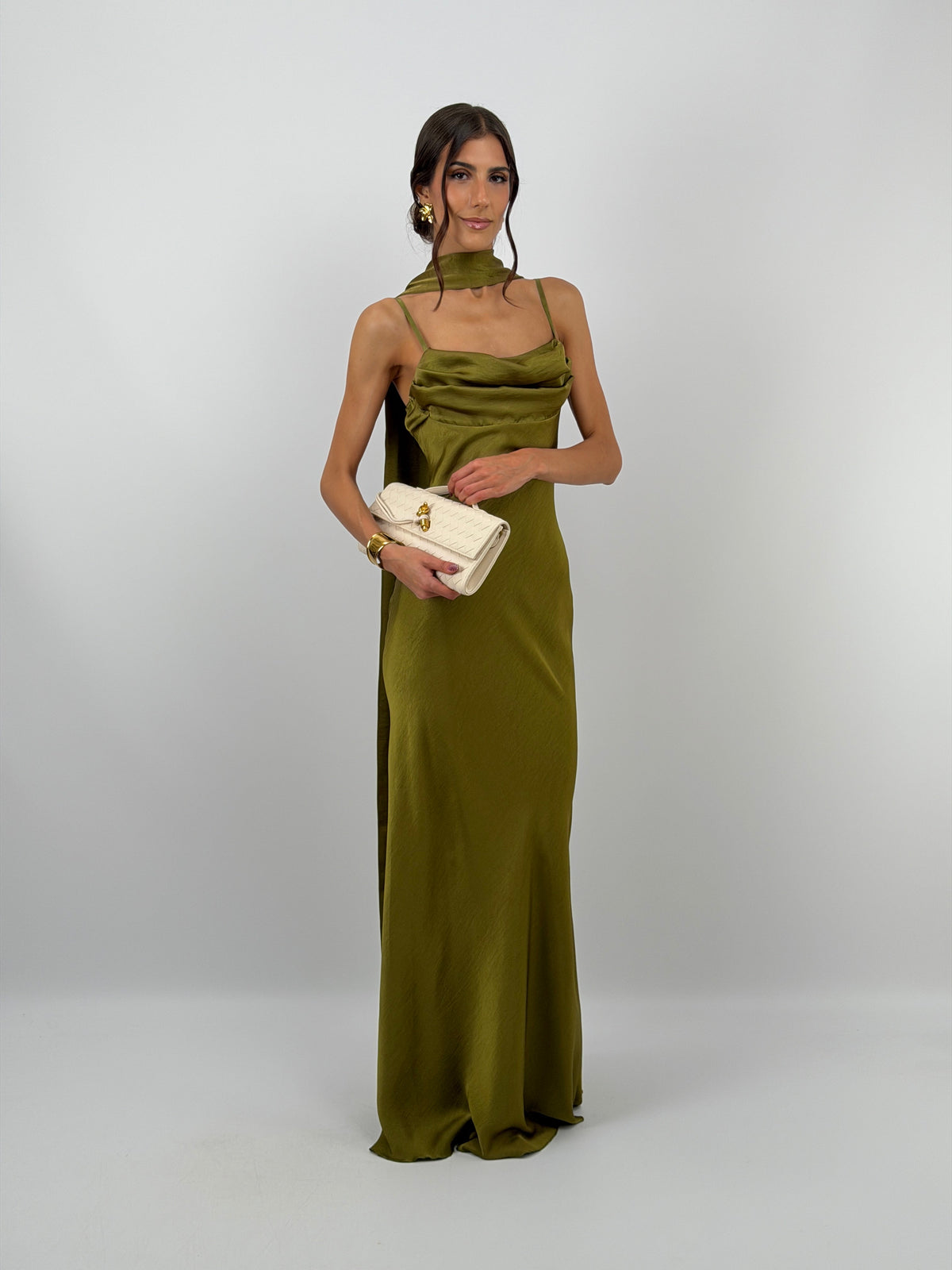 Selene™ | Vestido Satinado Largo con Foulard