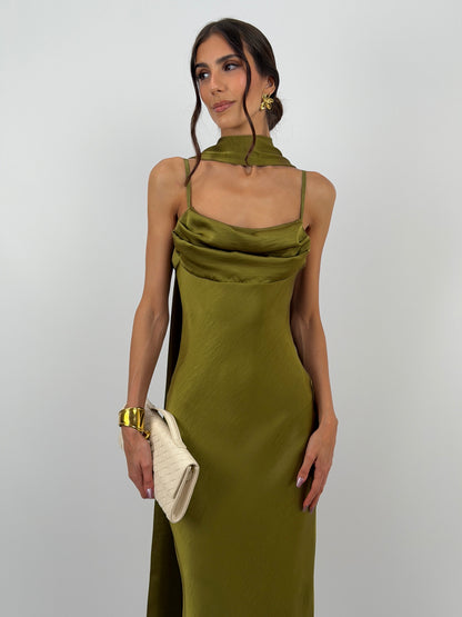 Selene™ | Vestido Satinado Largo con Foulard