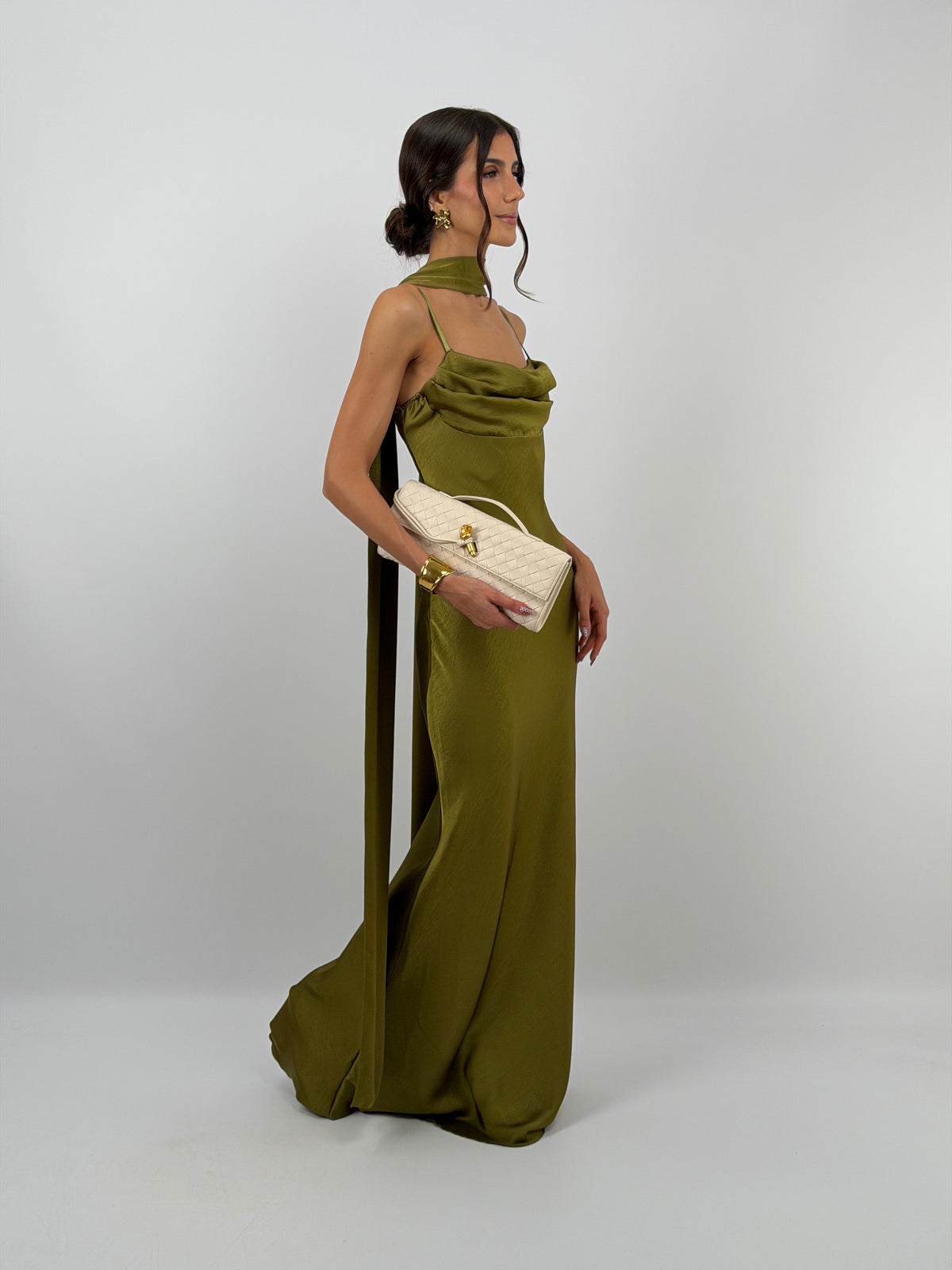 Selene™ | Vestido Satinado Largo con Foulard